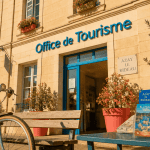 office de tourisme azay le rideau façade ensoleillée