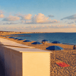 plage caen cabines sable mer