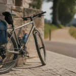 Avis sur le riverside : vélo VTC Riverside et limites de charge, vue quai urbain