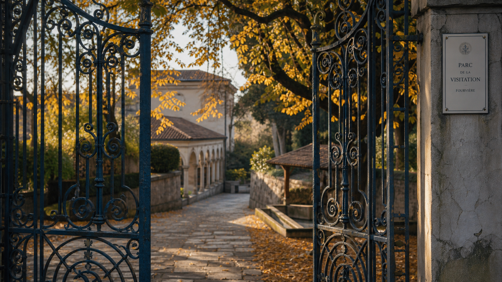 Parc de la visitation à Lyon : grille historique, cloître et lavoir