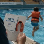 Pass nautique : test 20 mètres de nage en piscine, évaluateur et enfant