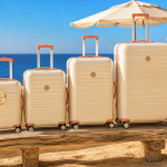 valise taille différentes sur terrasse méditerranéenne