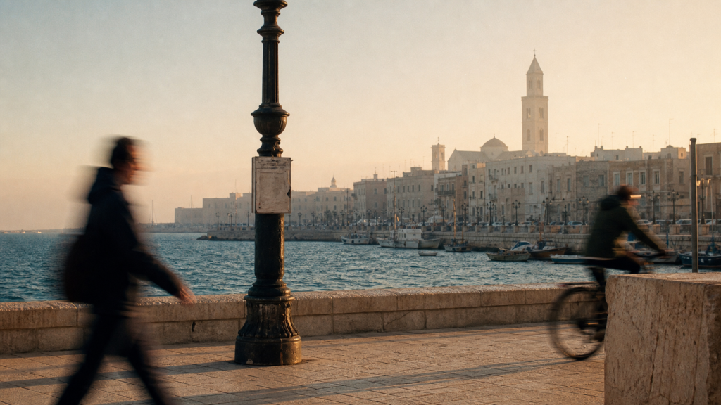 Bari lungomare au lever du jour, vue Bari Vecchia et port