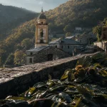 Castagniccia : route en lacets vers un village de schiste et clocher