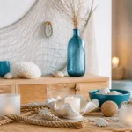Filet peche deco en coton ecru sur mur blanc, style décor nautique