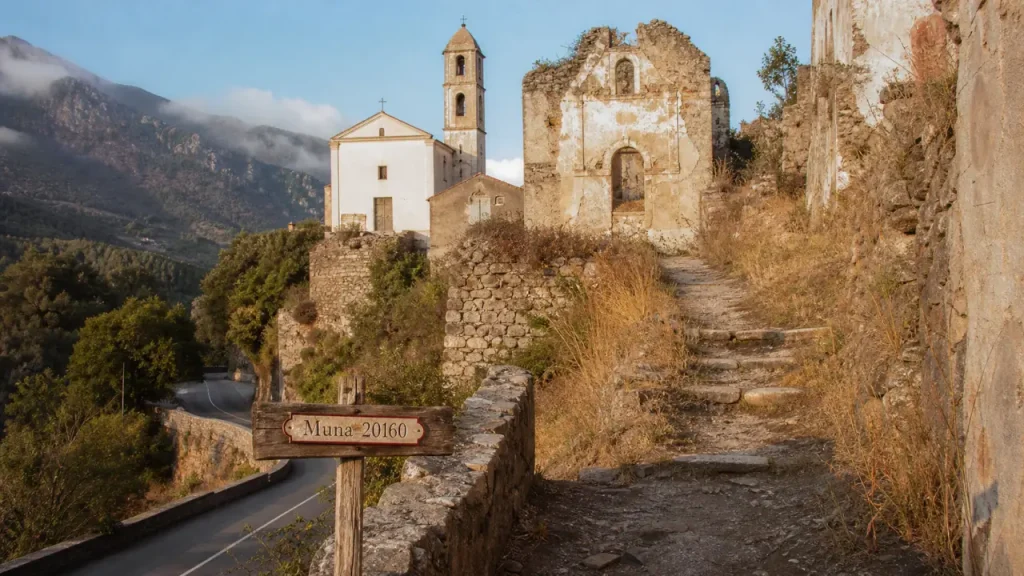 Muna Corse itinéraire : sentier vers l’église et le moulin